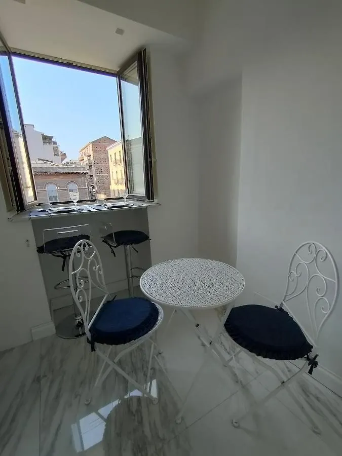 Appartamento Finestre in piazza Aeroporto di Catania Fontana Rossa