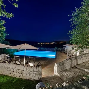  Alloggio per agriturismo Relais Del Monte Italia